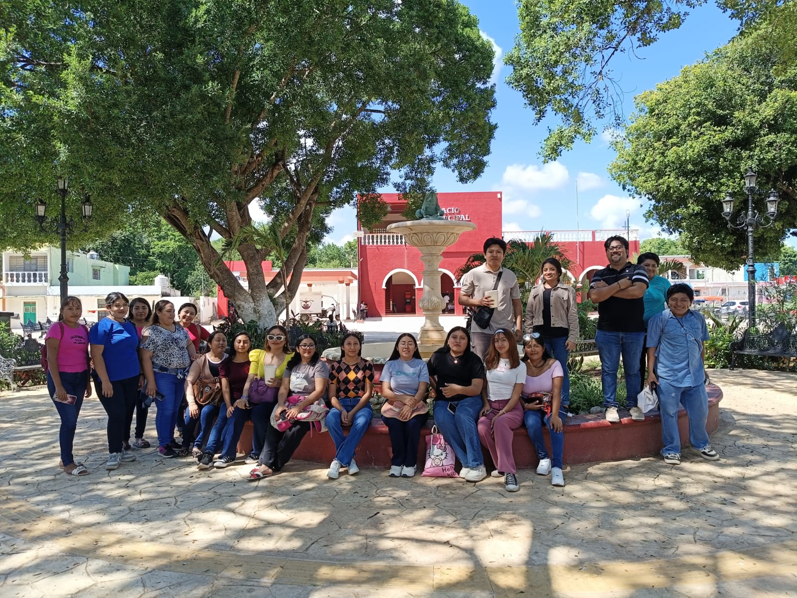 Estudiantes de 4to cuatrimestre de Lengua y Cultura Maya realizaron una práctica de campo